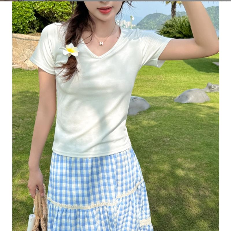 Trička s krátkým rukávem a výstřihem do V, crop topy pro ženy, roztomilé trendy letní topy na výlety 2025