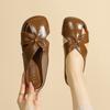 A New Style of Flat-bottomed Soft-soled Bean Shoes for Women with A Shallow Opening