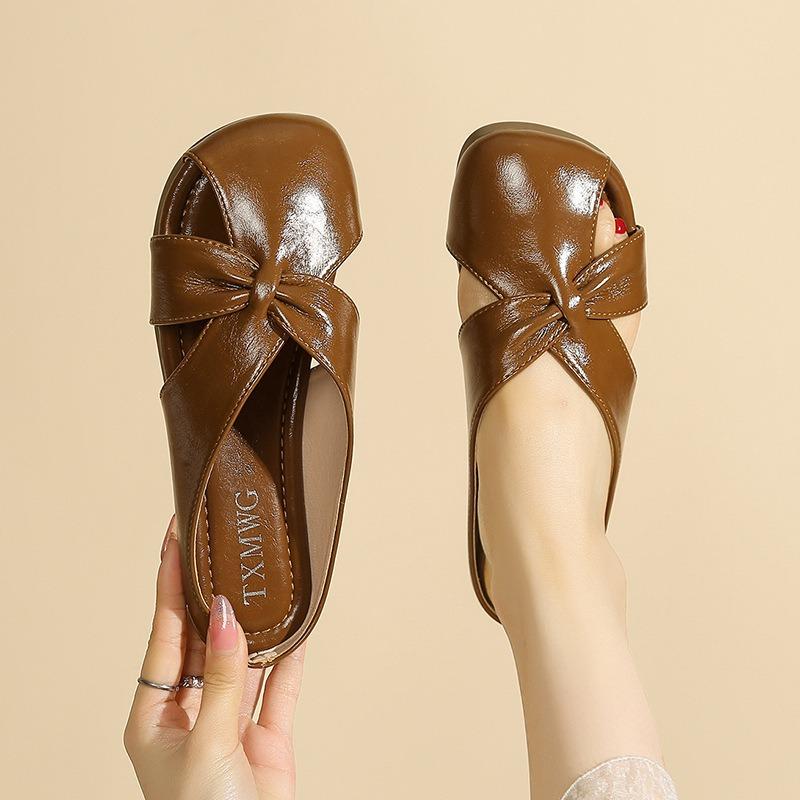 A New Style of Flat-bottomed Soft-soled Bean Shoes for Women with A Shallow Opening