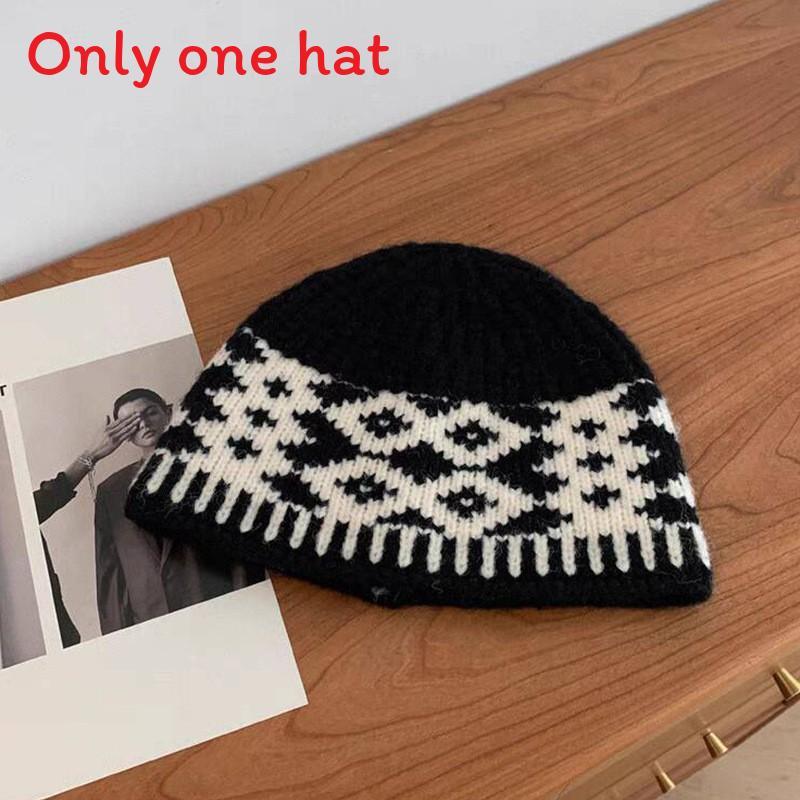 

Vintage Geometric Knit Hat For Couples Warm Cozy Winter Fashion чорний