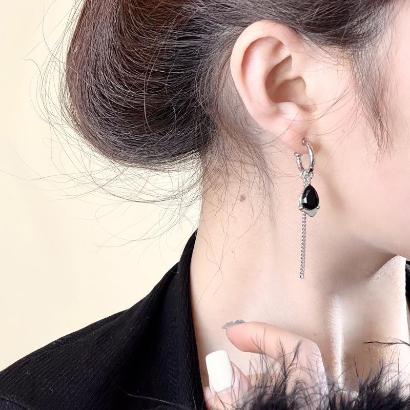 2023 koreanische Partei Schwarz und Weiß Anhänger Ohrringe Mädchen Charme Elegante Temperament Mädchen Party Ohrringe Vielseitige Ornamente