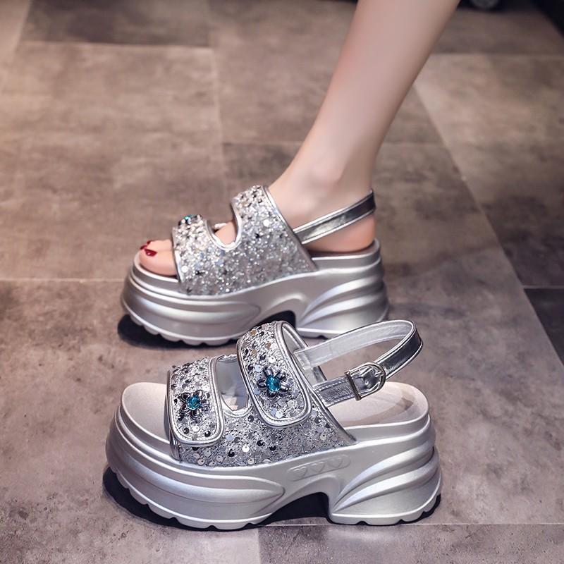 

Модные серебристые сандалии с пайетками женские 2025 лето новые с открытым носком на высокой платформе шлепанцы 39 серебряный