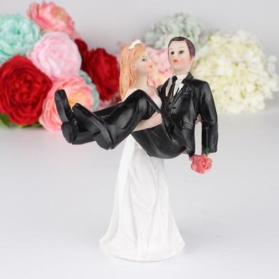 Elegant Design Couple Wedding Cake Topper Resin Romantic Style Cake Decorating Creative Safe Decoration Bride Groom Figurine