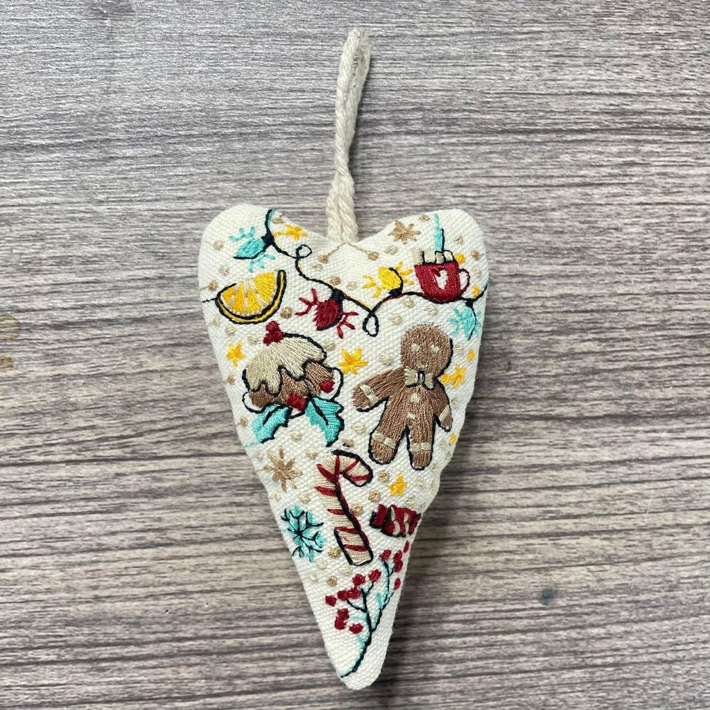 1 Stück DIY Herzförmige Handgemachte Stickerei (Materialpaket), Geeignet für Stickanfänger