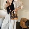 Guteco's neue Damenhandtasche Handtasche Alterssichtigkeit Kontrastfarbe Mode Nische Retro Muscheltasche Tragetasche