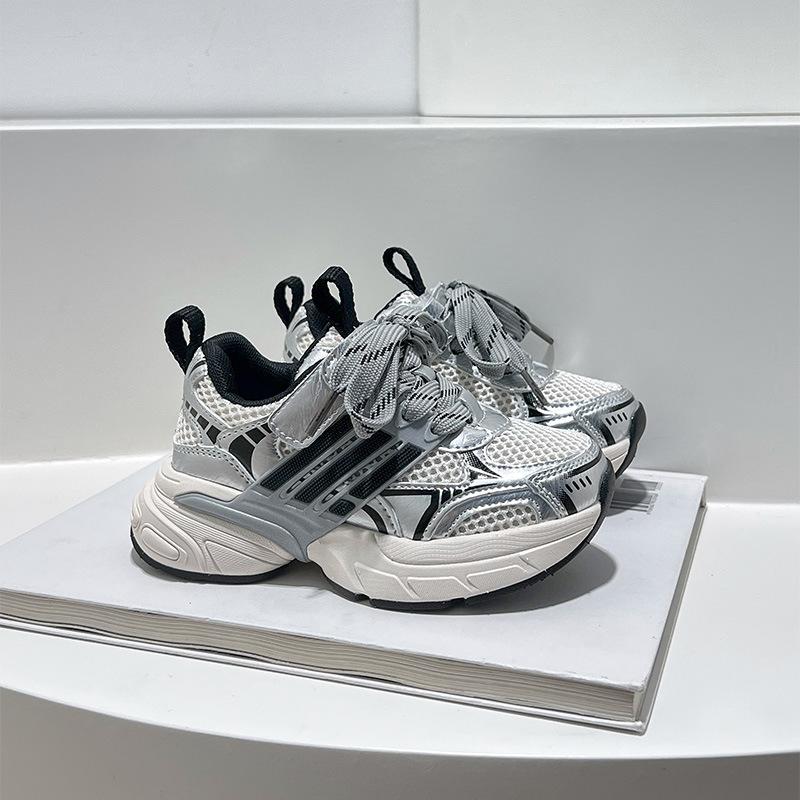 Children's sports shoes 2025 spring new classmates girls breathable mesh shoes casual shoes soft sole boys dad shoes