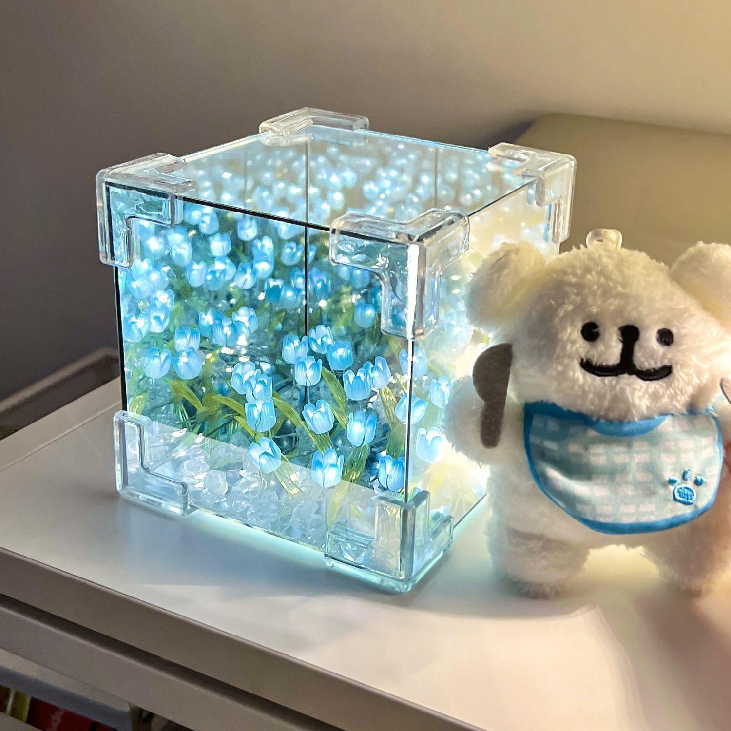 

Нічник ручної роботи Чарівний кубик з тюльпанів – елегантний подарунок на день народження для дівчаток своїми руками 10x10 cm