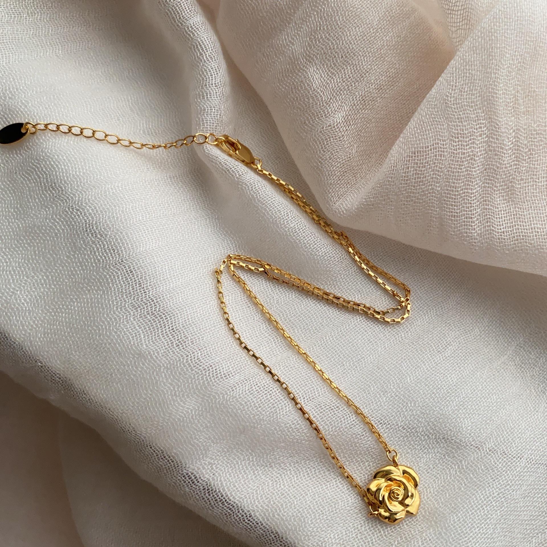 Retro Gold Rose Pullable Collarbone Chain Neck Chain Extended Adjustable Design High-End Light Luxury Exquisite Necklace
