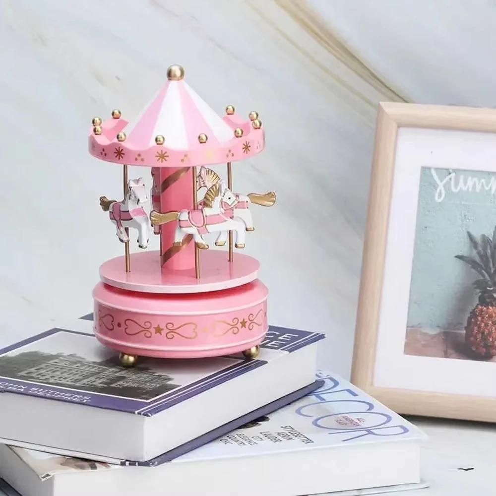 Boîte à musique tournante exquise de dessin animé Ornement de bureau Carrousel Boîte à musique Facile à utiliser Grande roue Cadeau pour petite amie