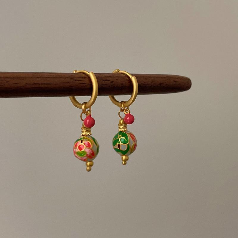 

Ретро стиль суда окрашенный лотос ушная пряжка женские легкие роскошные высокие чувства простые индивидуальные модные универсальные серьги