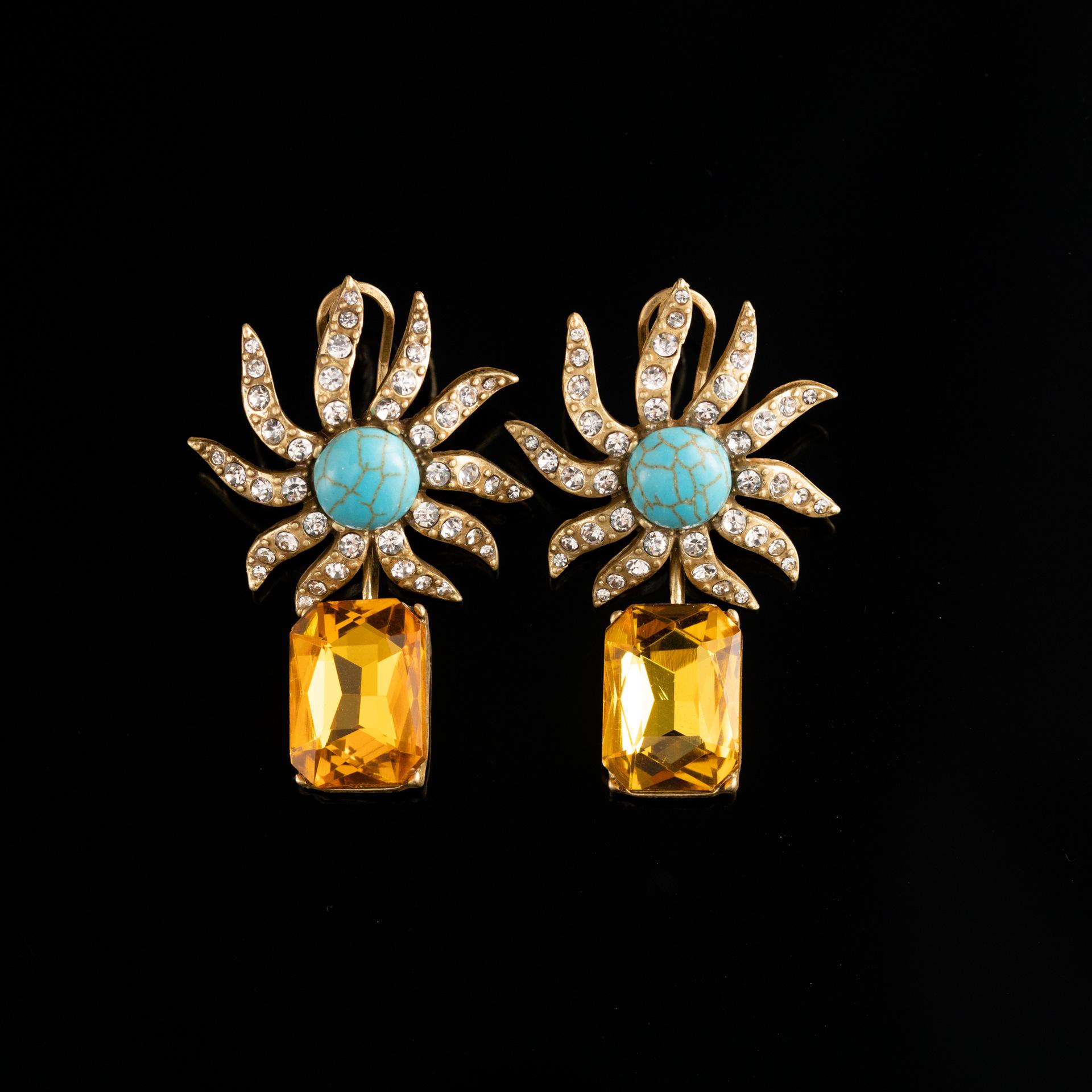 Luxury Atmosphere Simple Full Of Diamonds Niche Design Simple Atmosphere Female Satellite Stone Elegant Flower Necklace