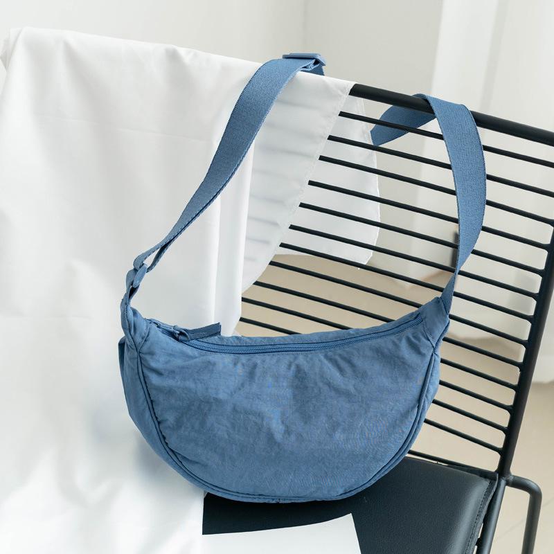 Casual Minimalist Crescent Zipper Shoulder Bag, All-Match Versatile Handbag For Daily Use, Sports Bag