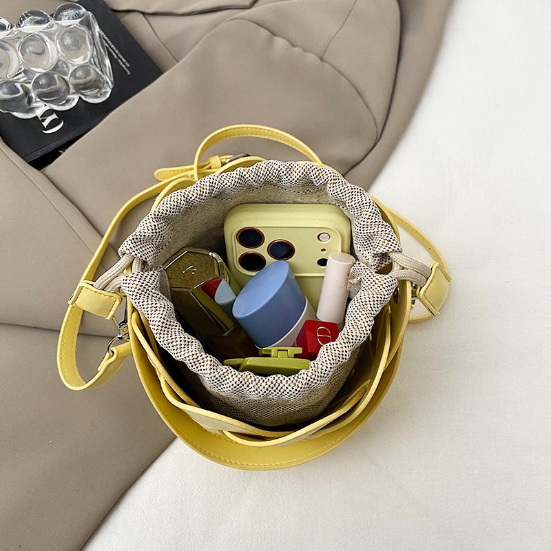 2 Set Bucket Tote Bag Ladies 2026 New Designer Hollow Out Woven Handbag Summer Crossbody Phone Bag Lipstick Pack Fashion Bag