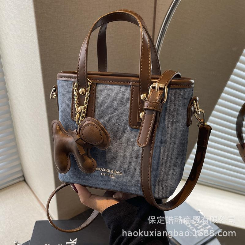 Premium Texture Niche Bag 2025 New Women's Bag Versatile Retro Shoulder Messenger Bag Fashionable Portable Bucket Bag