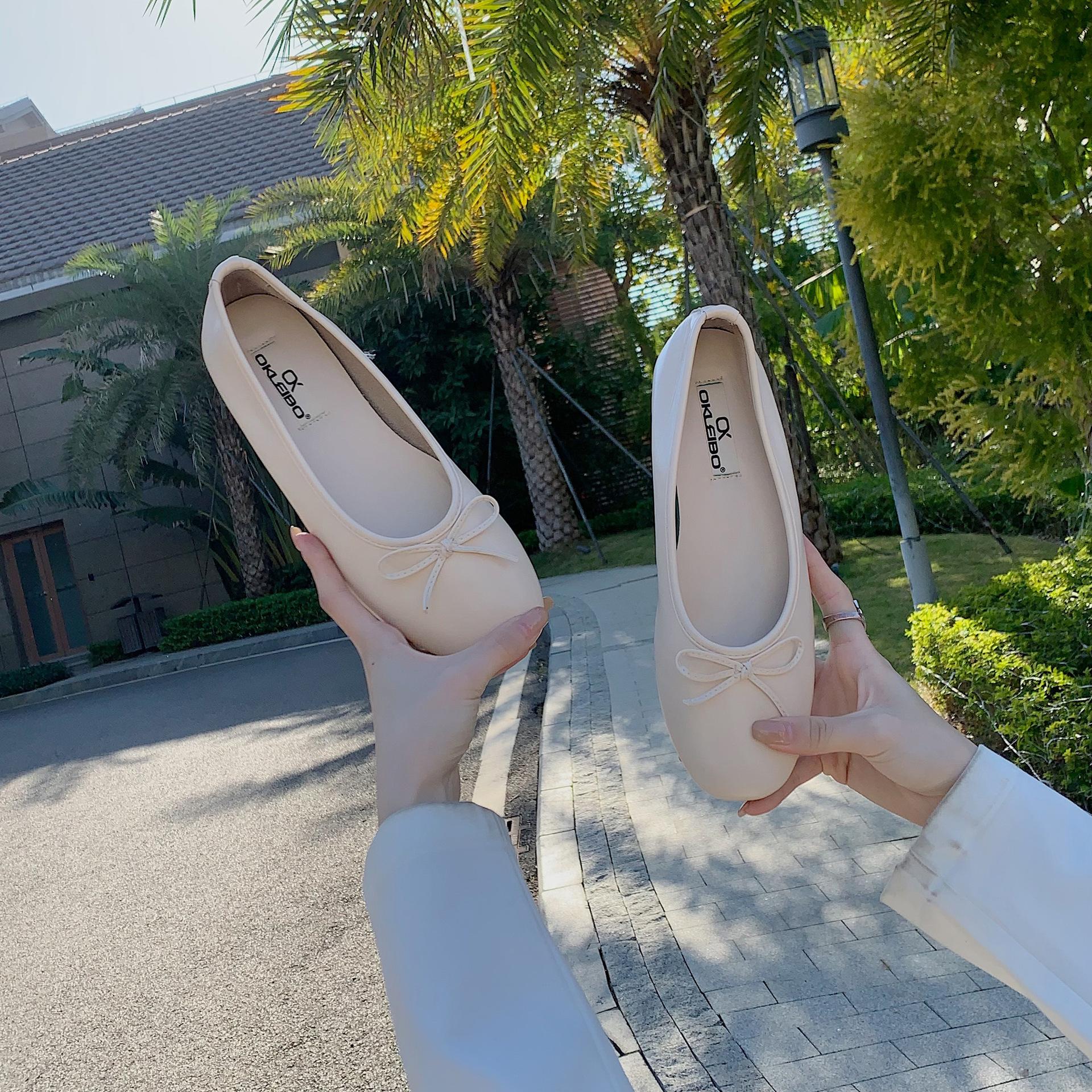 

Мода 2025 балетки с круглым носком и бантом женские весенне-летние одинарные кожаные туфли-балетки блестящие серебристые лоферы слипоны zapatos de mujer 39 бежевый