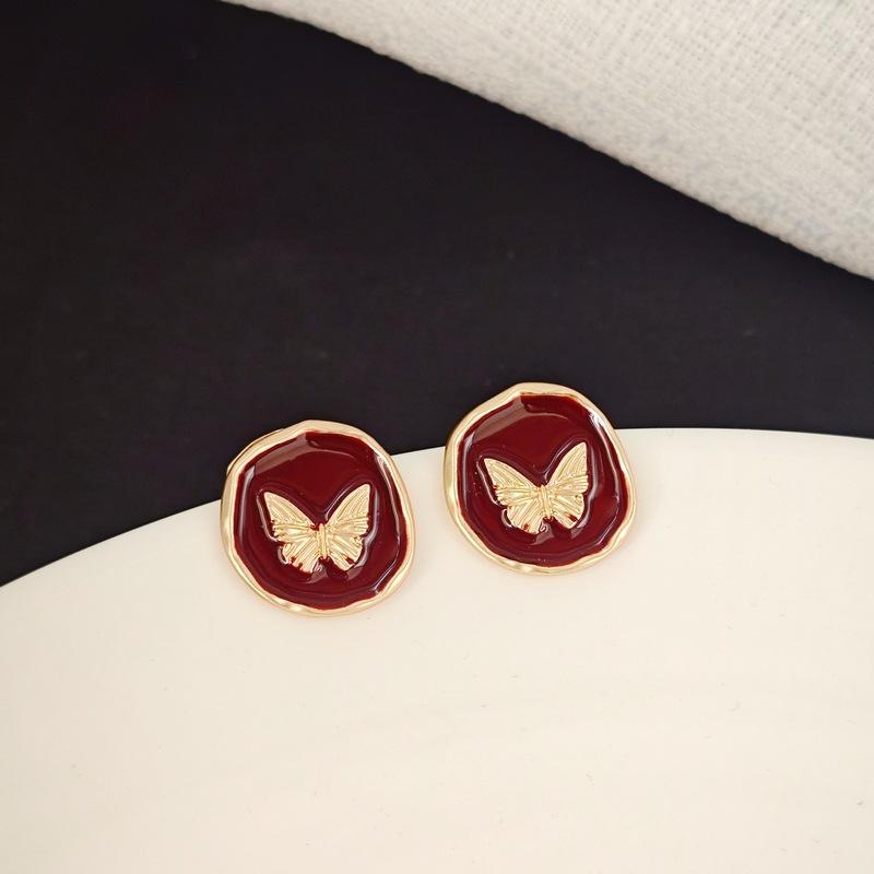 Simple Retro Black Round Butterfly Premium Design Stud Earrings