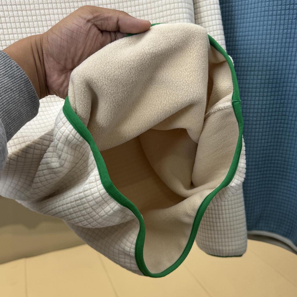 New Outdoor Mountain Style Color Block Fleece Couple Sweatshirt - Warm, Textured, Round Neck, Long Sleeve.