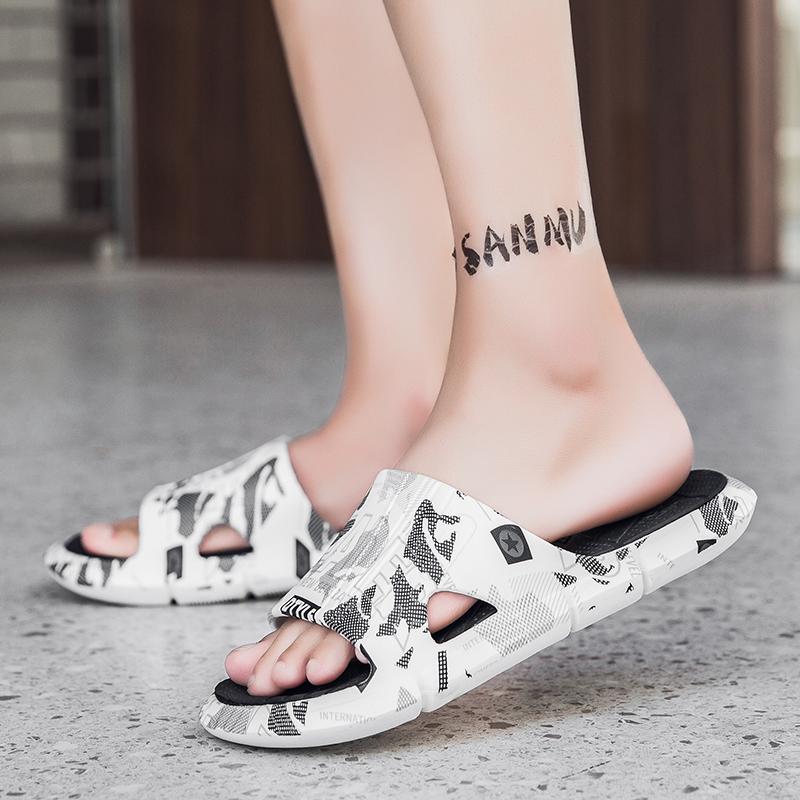 Fashion Men's slippers Sandals Wear-resistant Shoes for men Soft and comfortable Waterproof Bathroom slippers Indoor and outdoor Fahsion