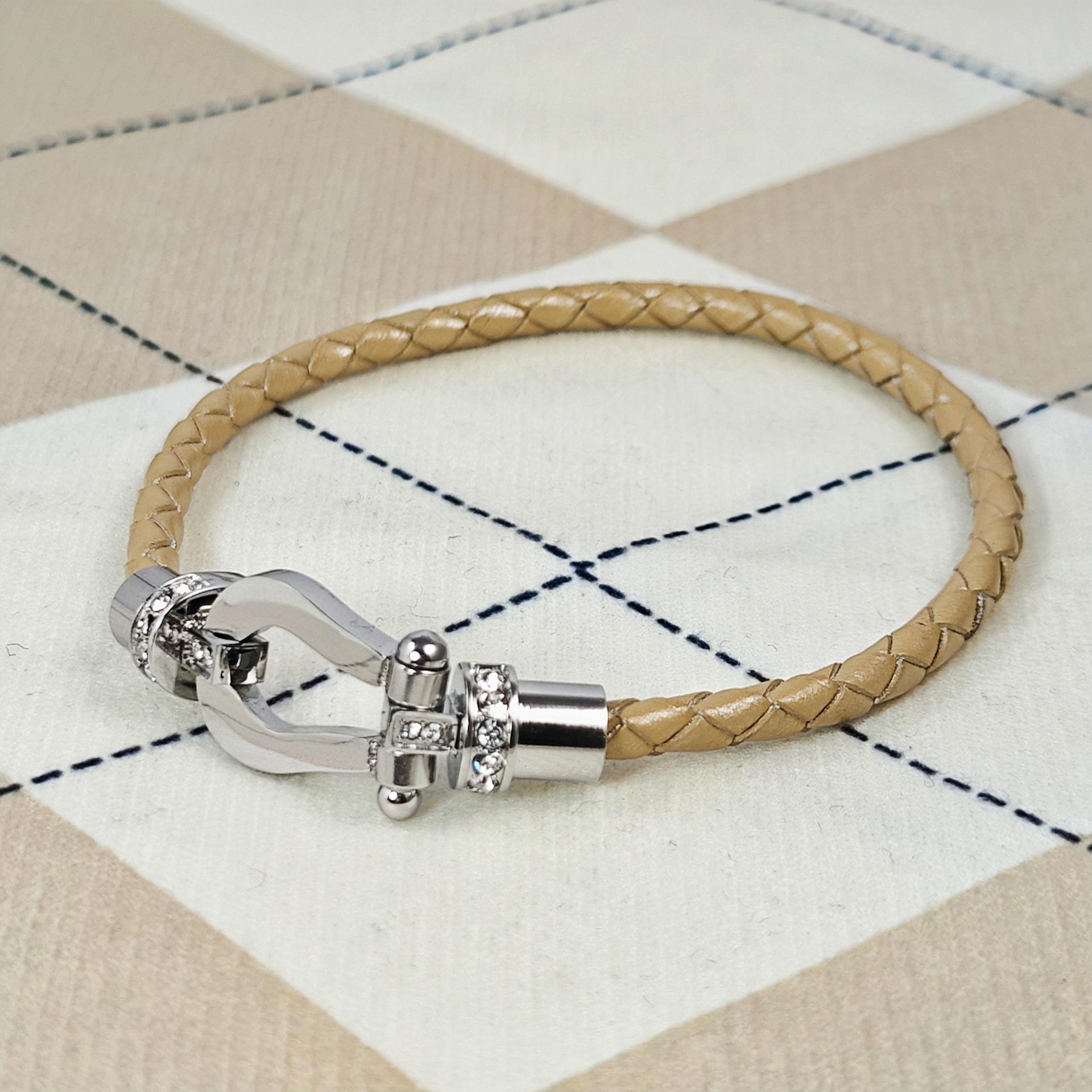 2026 Bracciale alla Moda e Semplice a Forma di U Micro-intarsiato Mezzo Mattone Fibbia Magnetica Fibbia a Ferro di Cavallo Corda di Cuoio Intrecciata Unisex 19.5cm