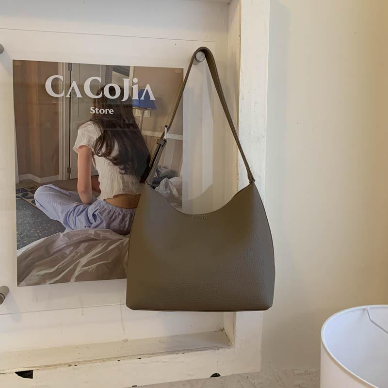 

Stylish high-value niche bag women s winter new popular shoulder bag simple casual bucket bag сірий колір