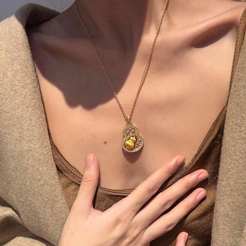 Vintage diamonds inlaid elegant hollow out gourd pendant necklace Chinese style brushed sweater chain banquet jewelry gift