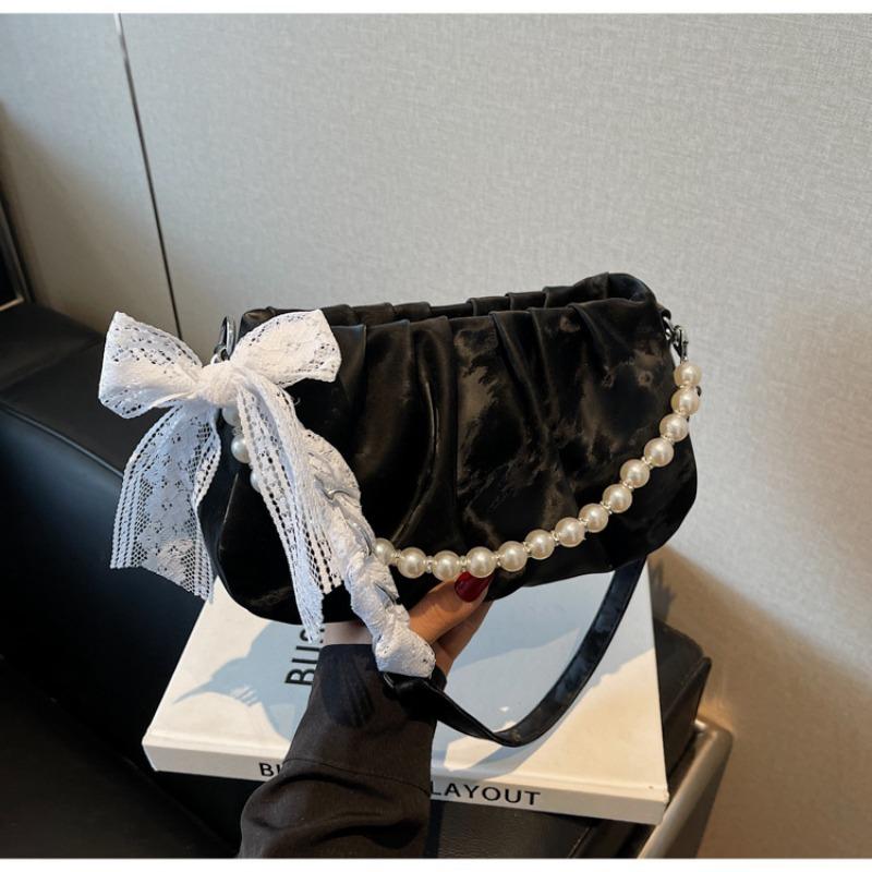 

Niche design bag women s new casual messenger bag fashion shoulder pleated cloud bag чорний