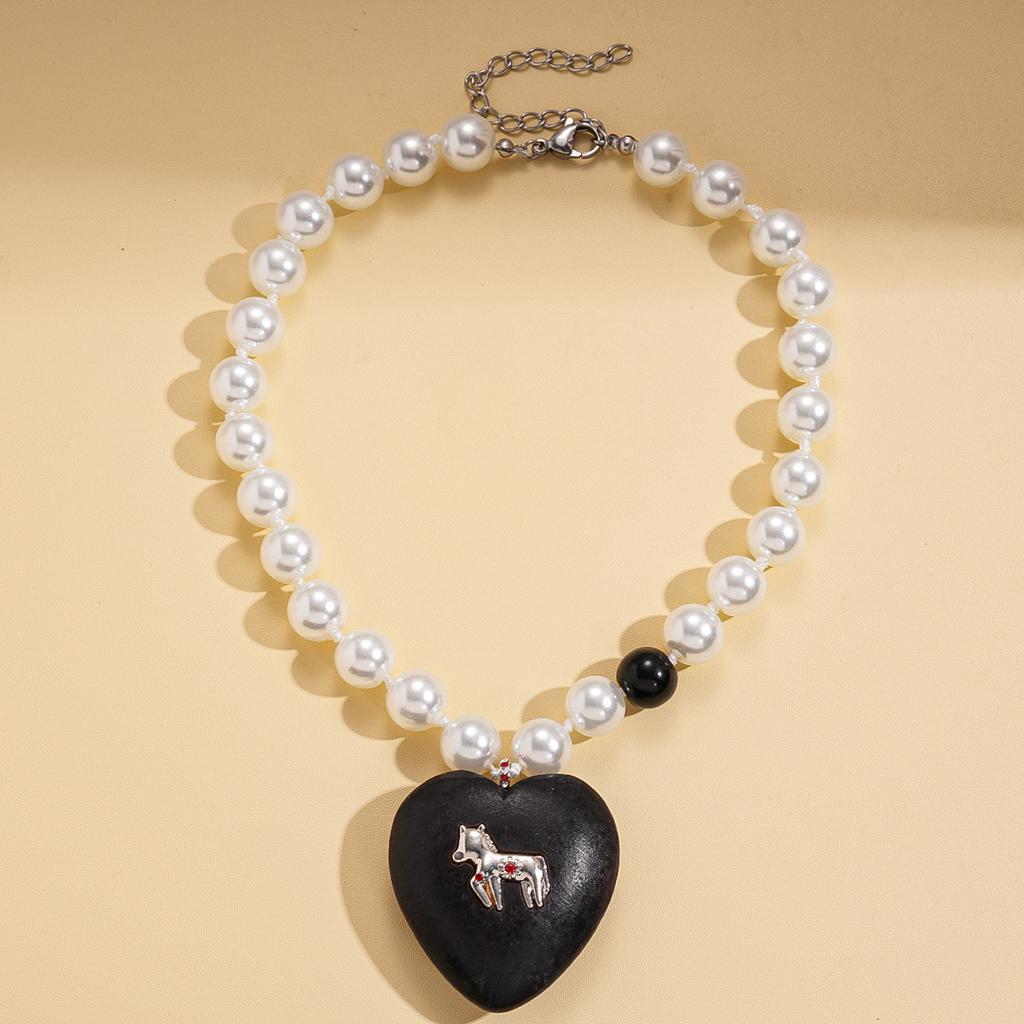 Pendentif poney amour en bois perlé imitation perle chaîne de pull un collier sexy