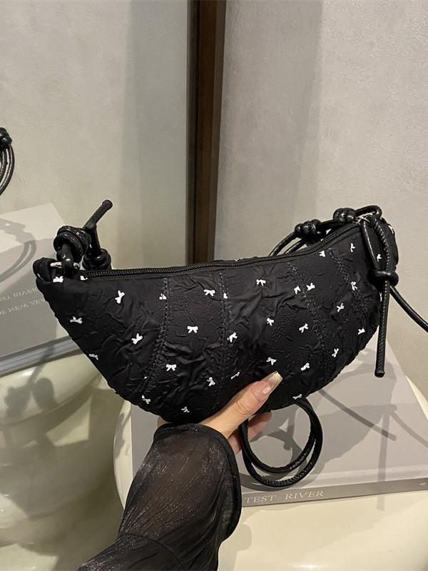 Trendy Women's Underarm Handbag - Casual, Cool, and Stylish Dumpling Bag