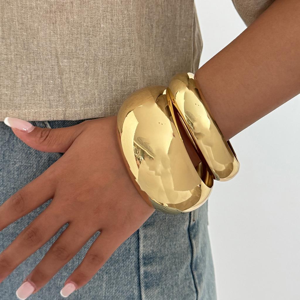 Exaggerated Wind Metal Glossy Wide Edition Bracelet Women'S, Fashion Geometric Curved Round Bracelet Bracelet