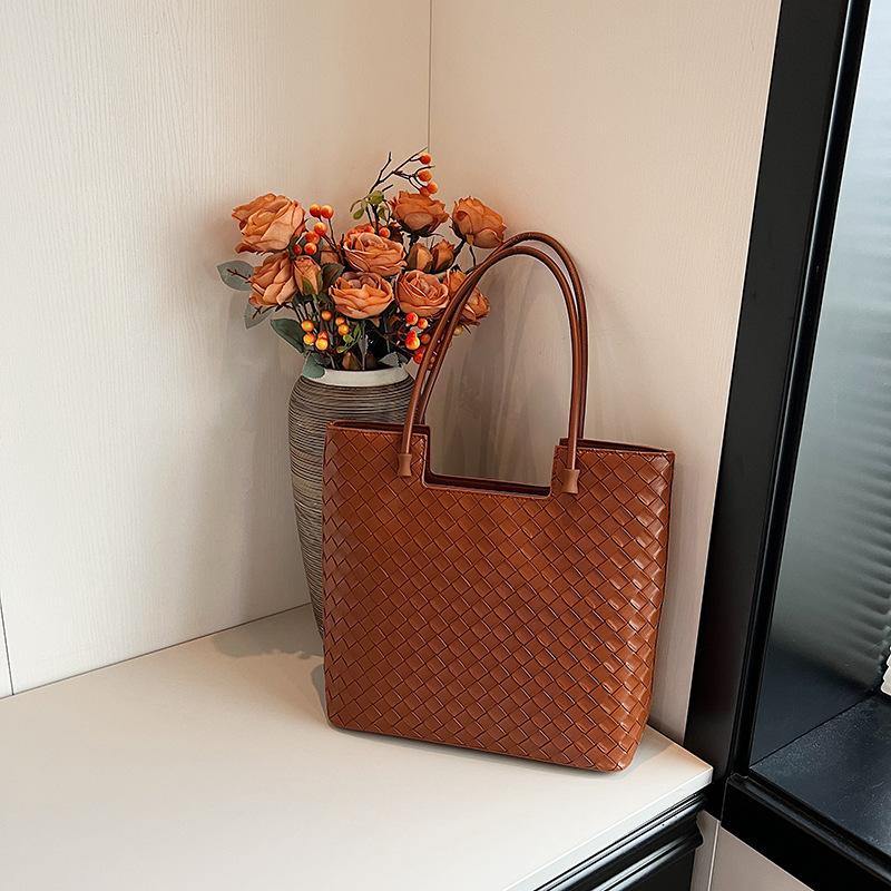 Portable Fashion Tote Bag Women's New Large-capacity Shoulder Bag Versatile Women's Bag