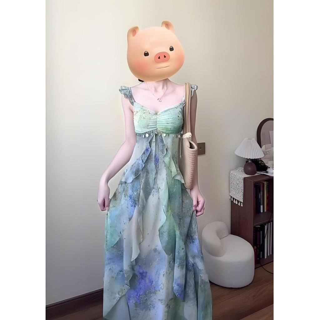 Girls Wear May Day Outings In Early Summer, and Wear Retro, Unique and Beautiful Floral Suspender Dress and Slim Dress.