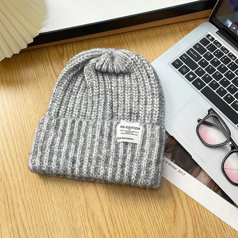 The Large Head Girdle Warm Ear Protecting Knitted Cap Is Fashionable and Versatile Making Your Face Look Good. The Small Woolen Cap Keeps You Warm