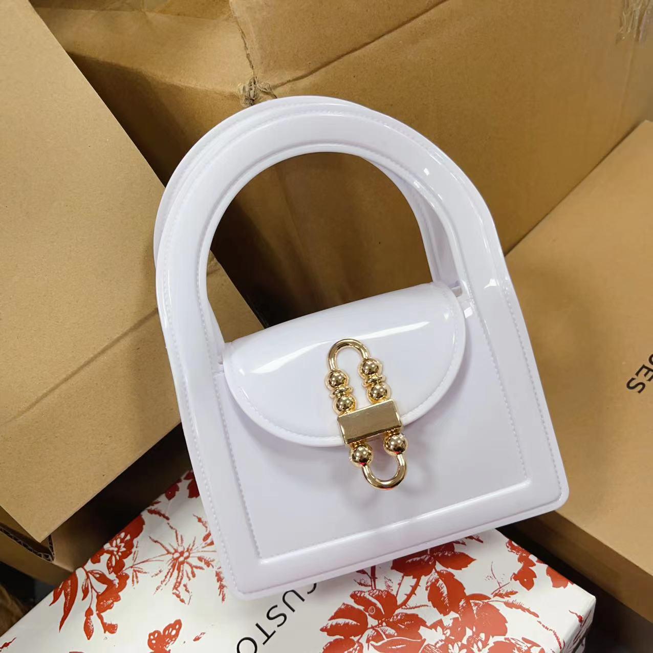 

Мини-сумка кроссбоди из желе на цепочке на весну/лето 2025 - Модная, универсальная сумка на цепочке для женщин и детей 14.5*7*11cm белый