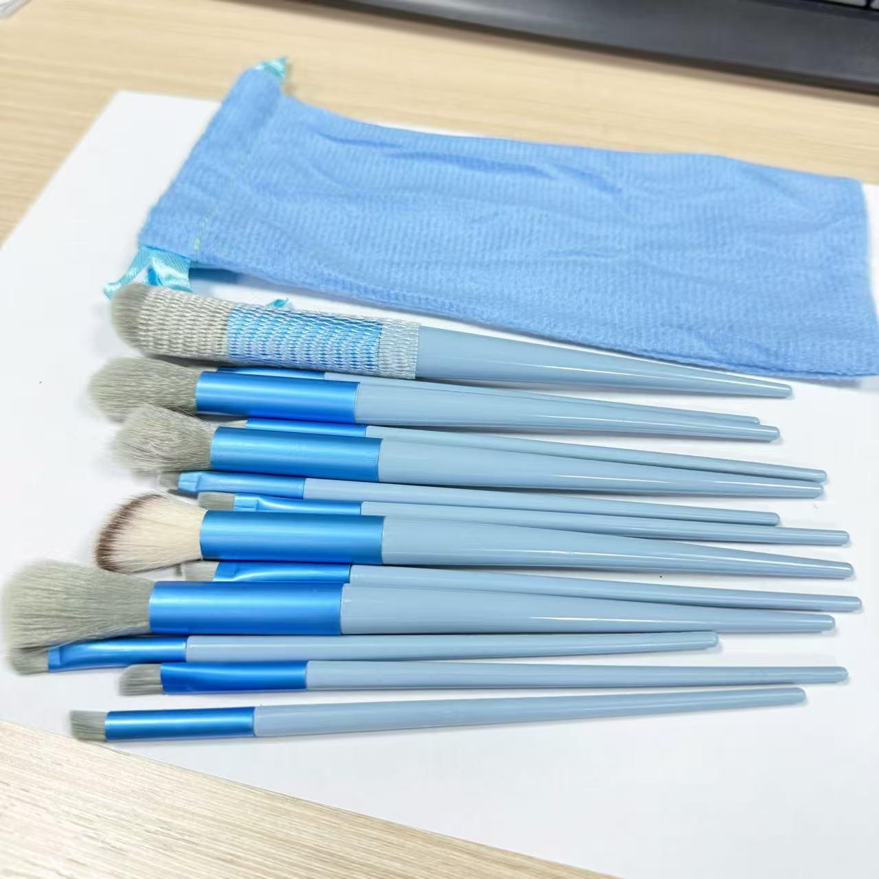 13-piece Evergreen Makeup Brush Set: Includes Eyeshadow, Blush, and Full Set Brushes. Perfect for Customizable Makeup Application!