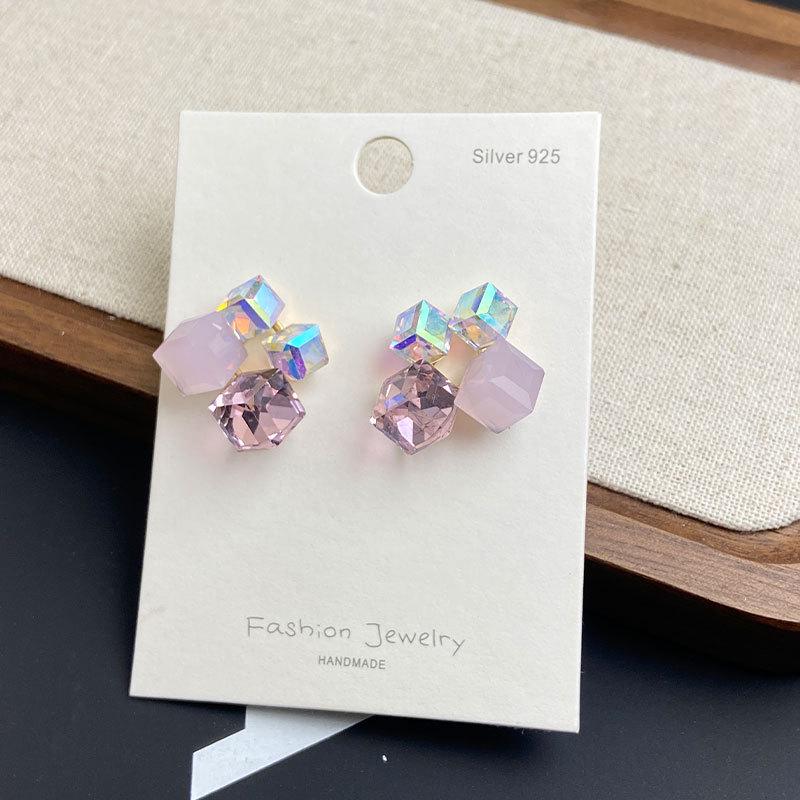 Серебряные серьги-гвоздики с кристаллами кубической формы, Модный аксессуар с позолотой