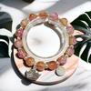 Braccialetto in Vetro Fiore Esplosione Fantasy da 10 mm: Ciondolo Farfalla Colore Degradé Design di Nicchia per Donne e Migliori Amiche.