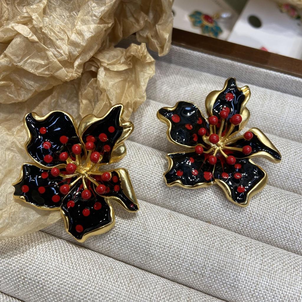 Retro New Chinese Vintage Red Ball Flower Stud Earrings, Court Style Copper Plated Real Gold Advanced Sense National Style Earrings
