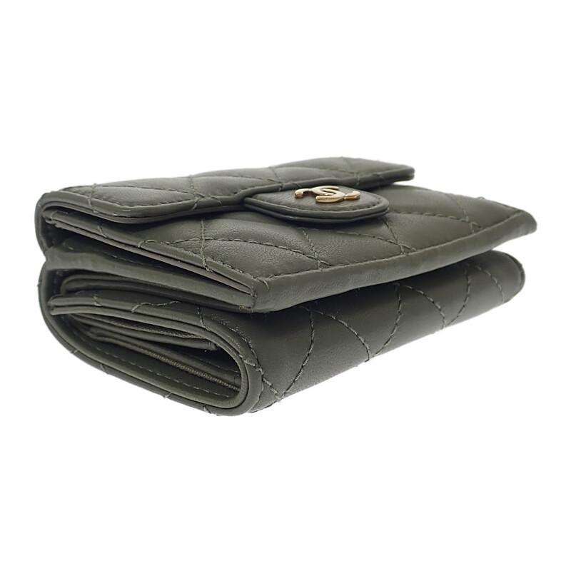 CHANEL  AP0230-Y04059-NZG82 Tri-fold wallet khaki lambskin Women