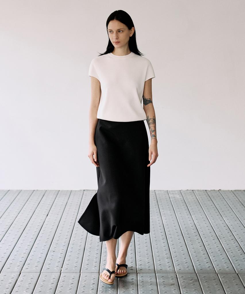 Aesmoeo Selina Slit Banding Skirt (Black)