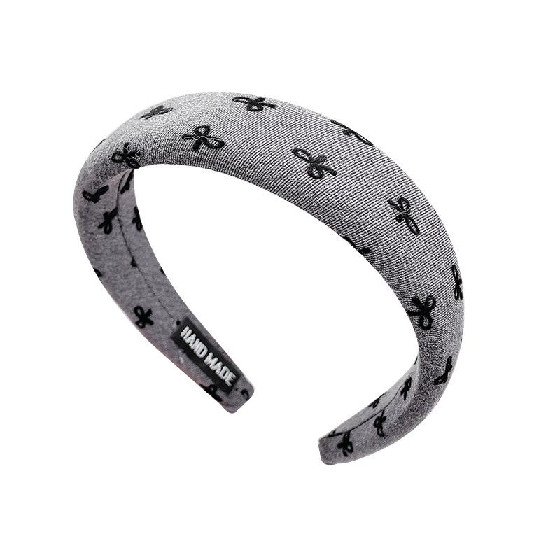 Gray Plush Wide Brim Headband: Versatile Women's Hair Accessory