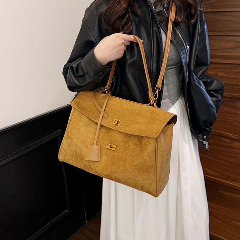 New Frosted Underarm Bag 2025 Spring Summer Light Luxury Genuine Leather Lock Commuter Travel Large Capacity Tote Messenger Bag