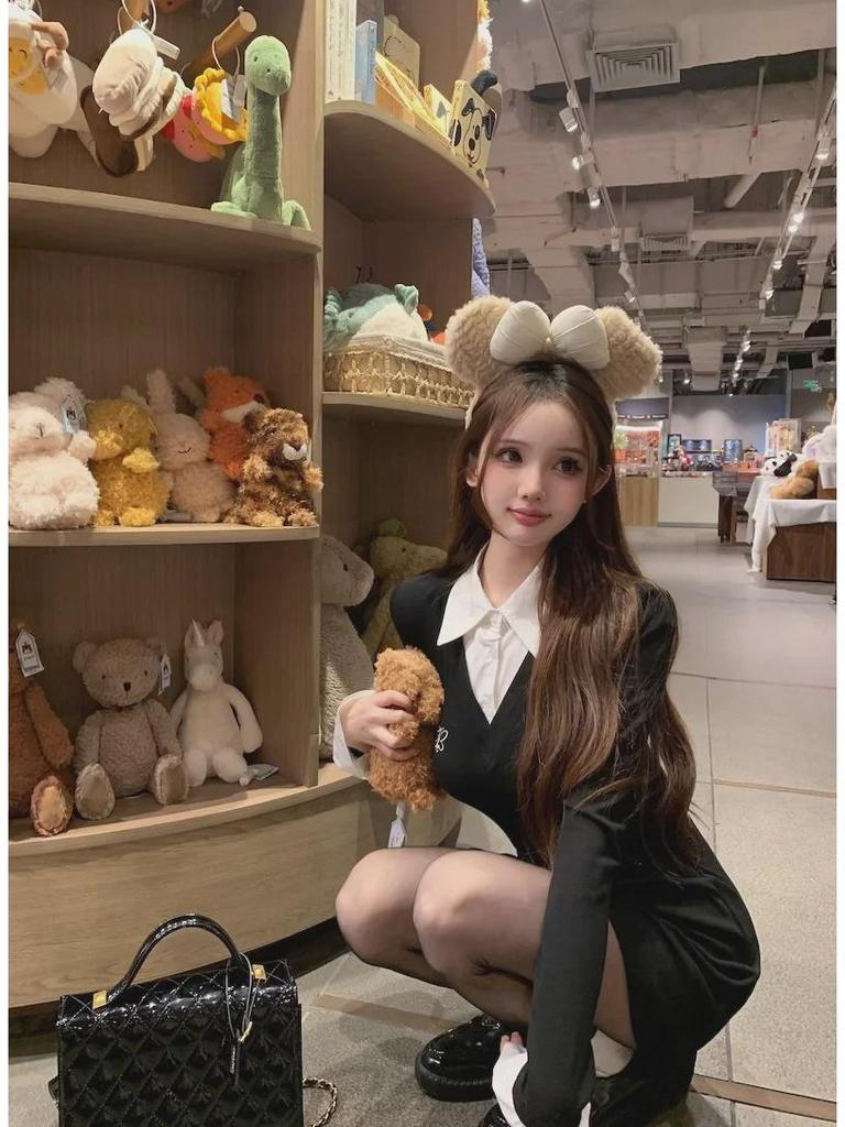 Korejské sladké a horké dvoudílné polo límcové šaty – úzký střih, krátká sukně na začátek podzimu 2024