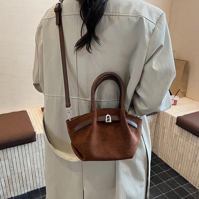 Heutige beliebte Taschen, neue Herbst- und Winter-Matte-Nischen-Schultertaschen, vielseitige Messenger-Eimer-Taschen
