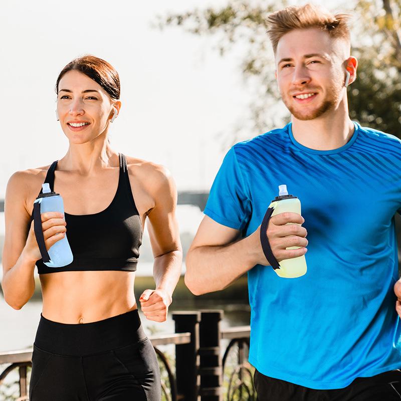 1PC Handheld Running Water Bottle Silicone Sports Outdoor Products Foldable Sports Kettle Cycling Kettle Sports Equipment