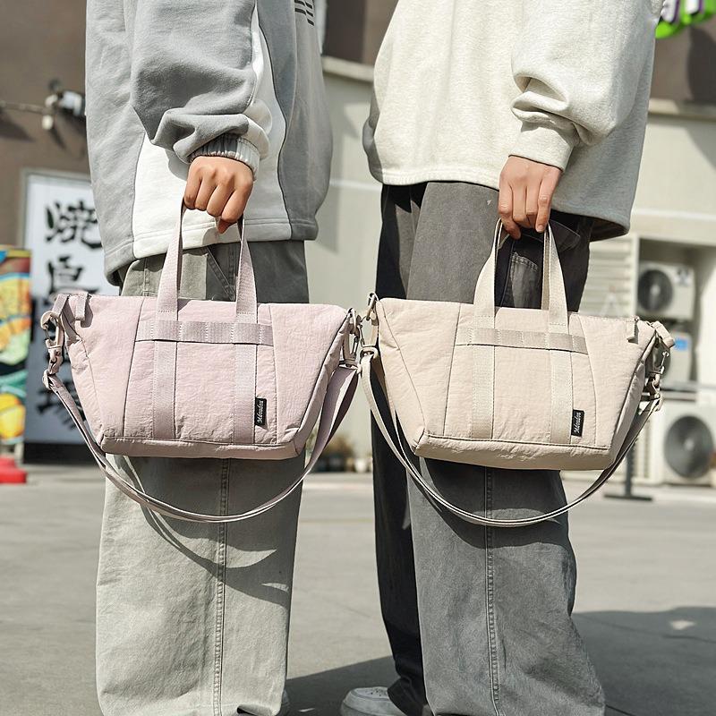 New Casual and Lightweight Fitness Bag, Simple and Fashionable Women's Shoulder Messenger Tote Bag, Large-capacity Travel Bag