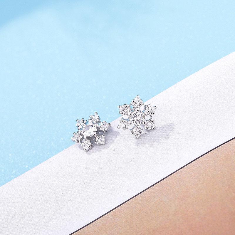 Romantic Snowflake Diamond Inlaid Stud Earrings For Women Niche Light Luxury Jewelry
