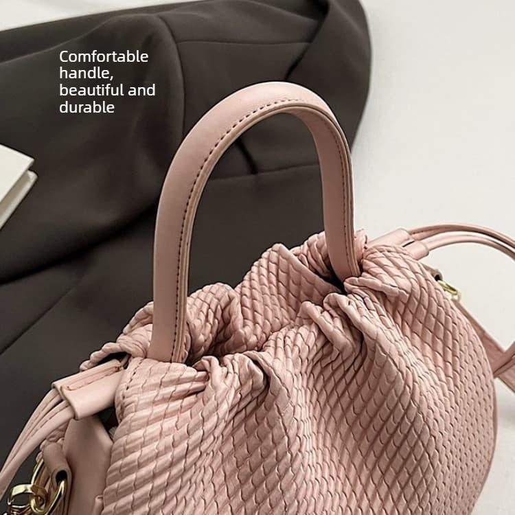 Bolsa de ombro feminina elegante com textura