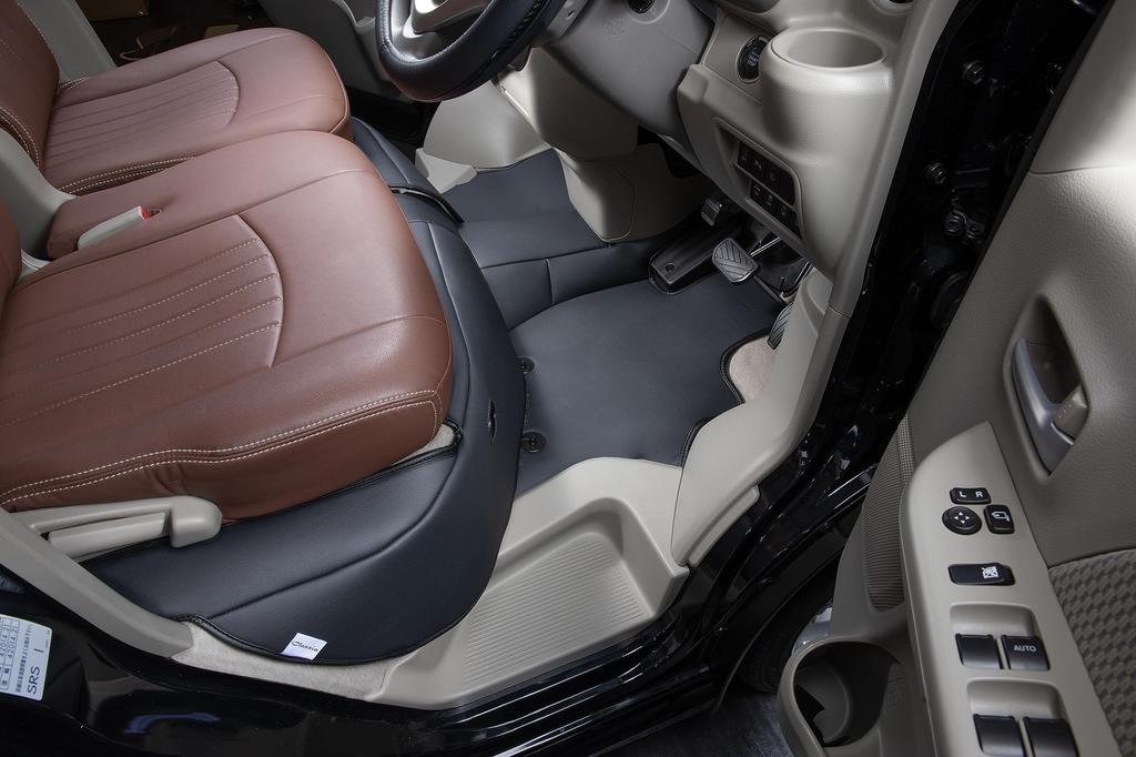 Clazzio Floor Guards for Every Clipper Box (Full Set) Wagon/Scrum Wagon/NV100 Rio/Town D#17W (H27 (2015)/3~) [2 Packages] [Part Number 51ESA4590X00K]