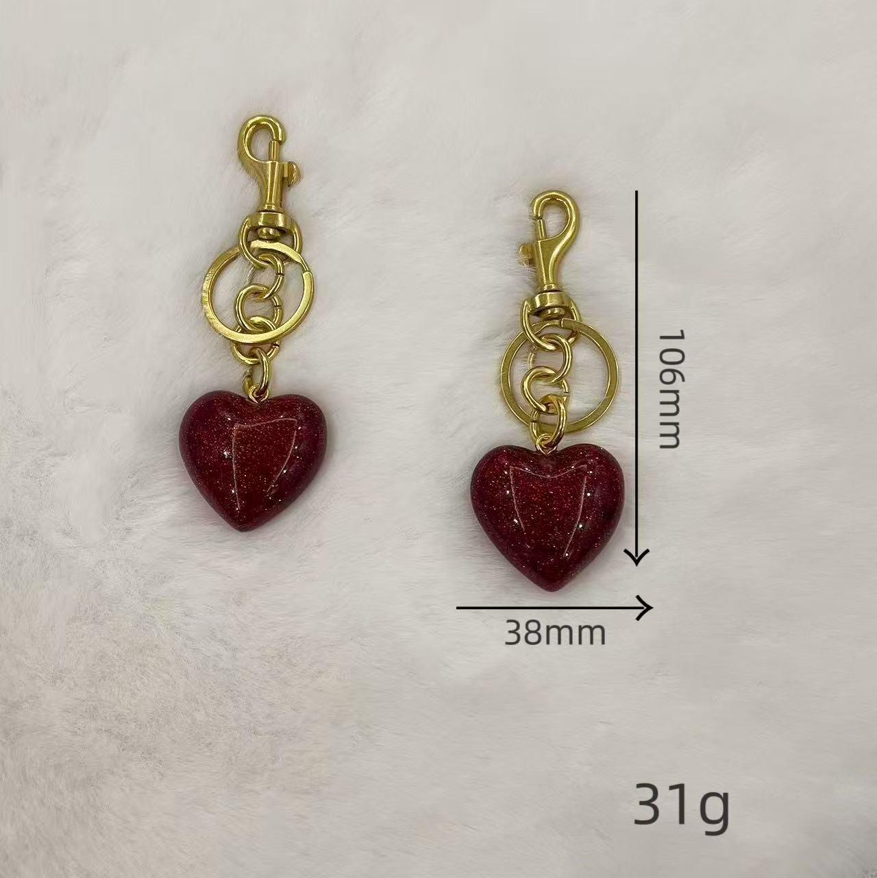 Creative Heart Keychain Pendant: Stylish Peach Heart Ornament & Versatile Decoration красный
