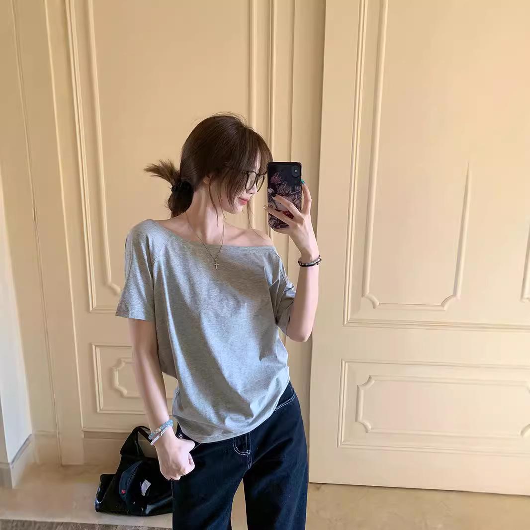 

Women s Gray Off-Shoulder Short-Sleeve T-Shirt – Casual and Loose Summer Top Small сірий колір